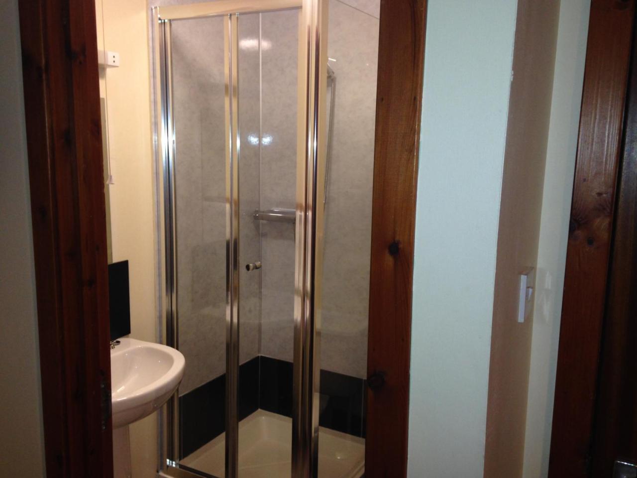 Quadruple Room Shower